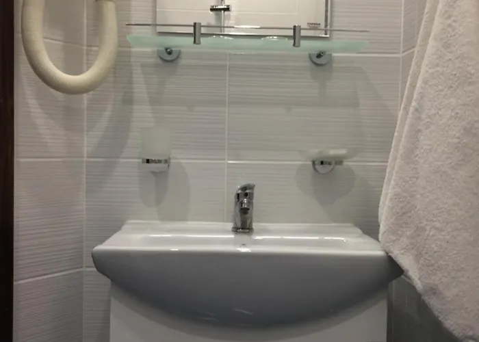 Family Argo מלון וארנה