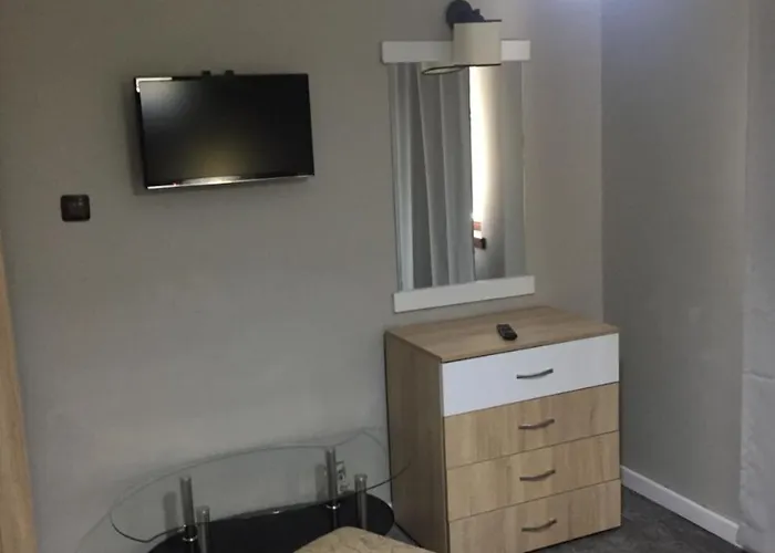 Family Argo מלון